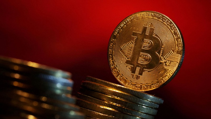 Bitcoin-ის ფასი რეკორდული ზრდის შემდეგ ეცემა