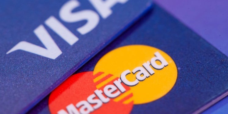 Mastercard vs VISA - ვინ რა წილს ფლობს სადებეტო ბარათების ბაზარზე