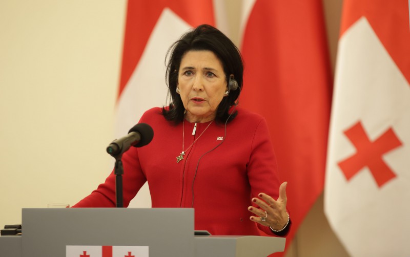 ვგმობ დროებით ოკუპირებული აფხაზეთის ე.წ. პარლამენტის გადაწყვეტილებას სოხუმის აეროპორტის რუსეთისთვის გადაცემის შესახებ - პრეზიდენტი